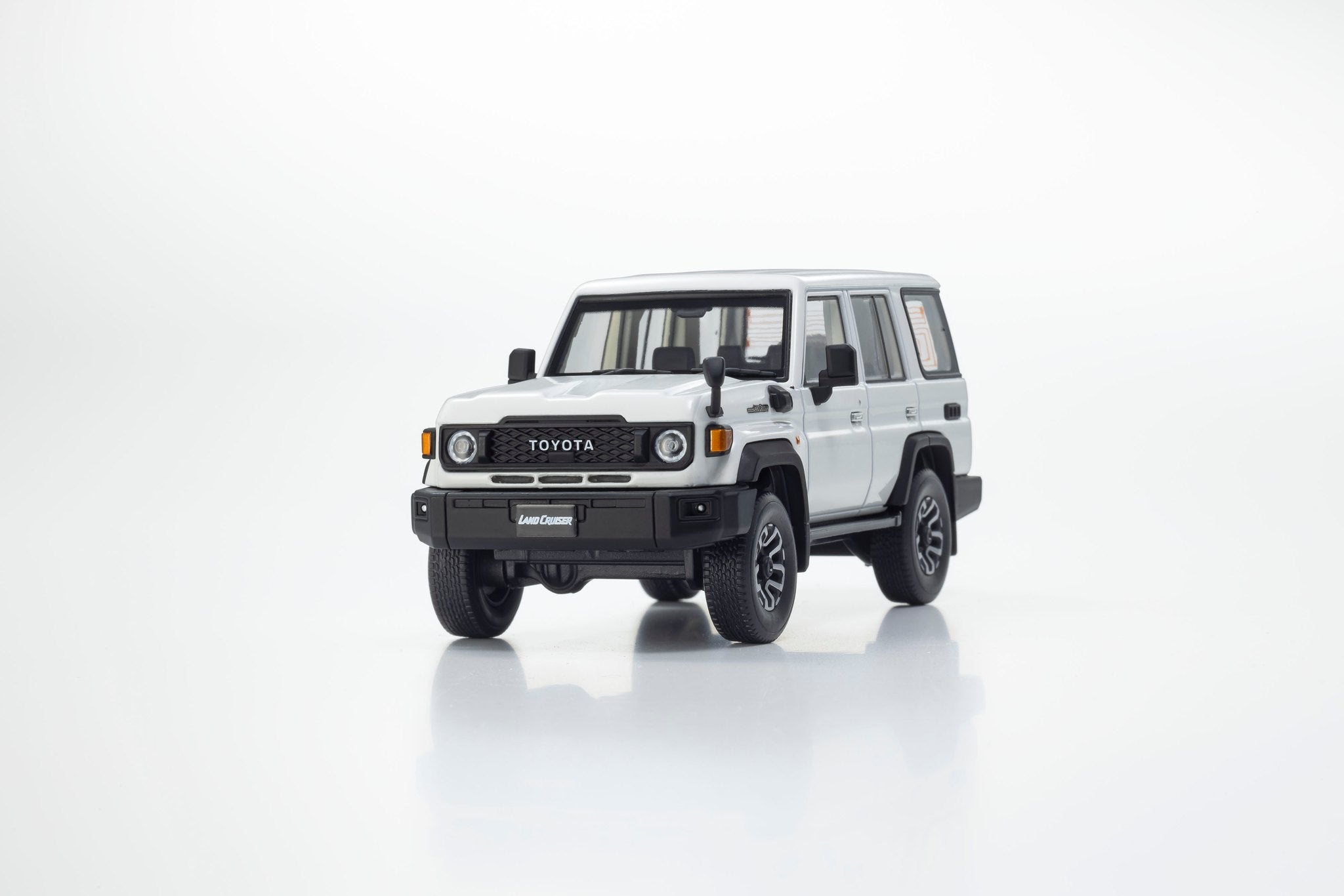 Kyosho 1:43 Toyota Land Cruiser 70 4(3 Colours) 03928BE/03928W