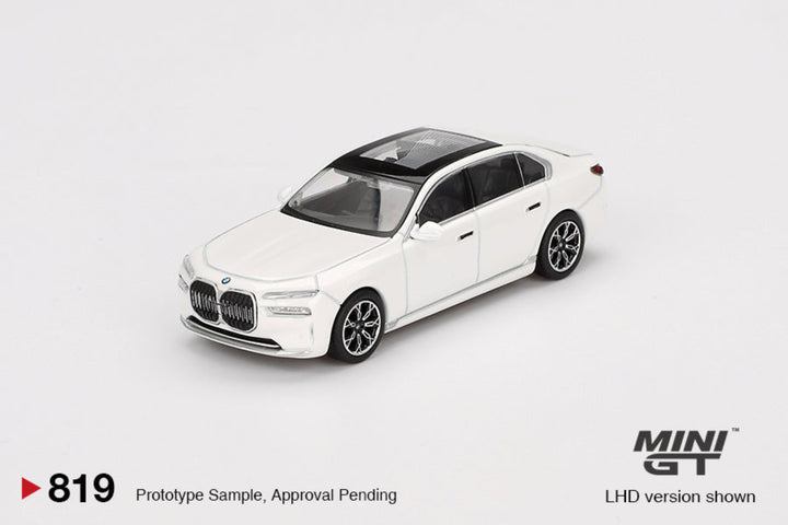 [Preorder] MINIGT 1:64 BMW i7 xDrive60 Mineral White MGT00819