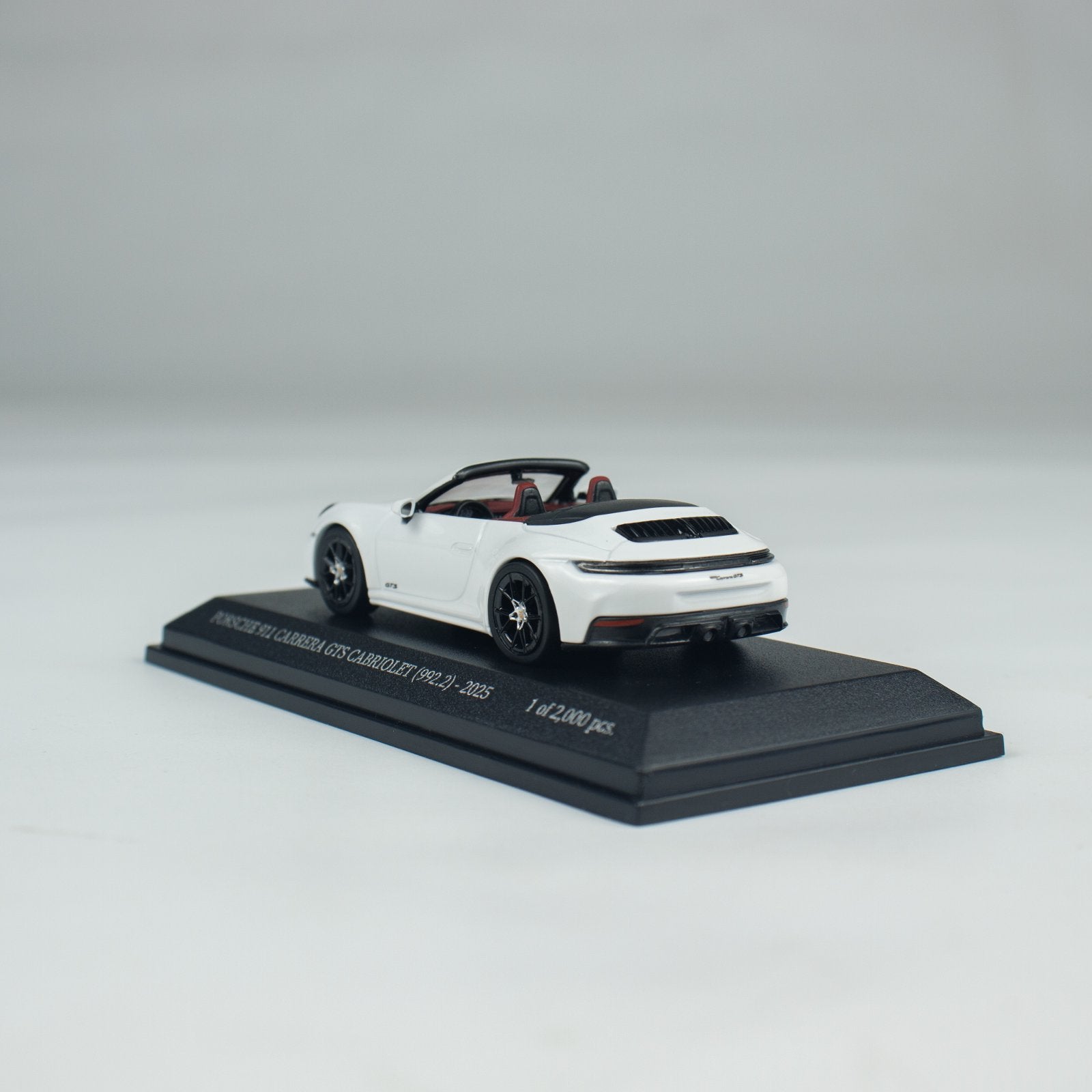Minichamps 1:64 PORSCHE 911 (992.2) CARRERA GTS CABRIOLET CLDC