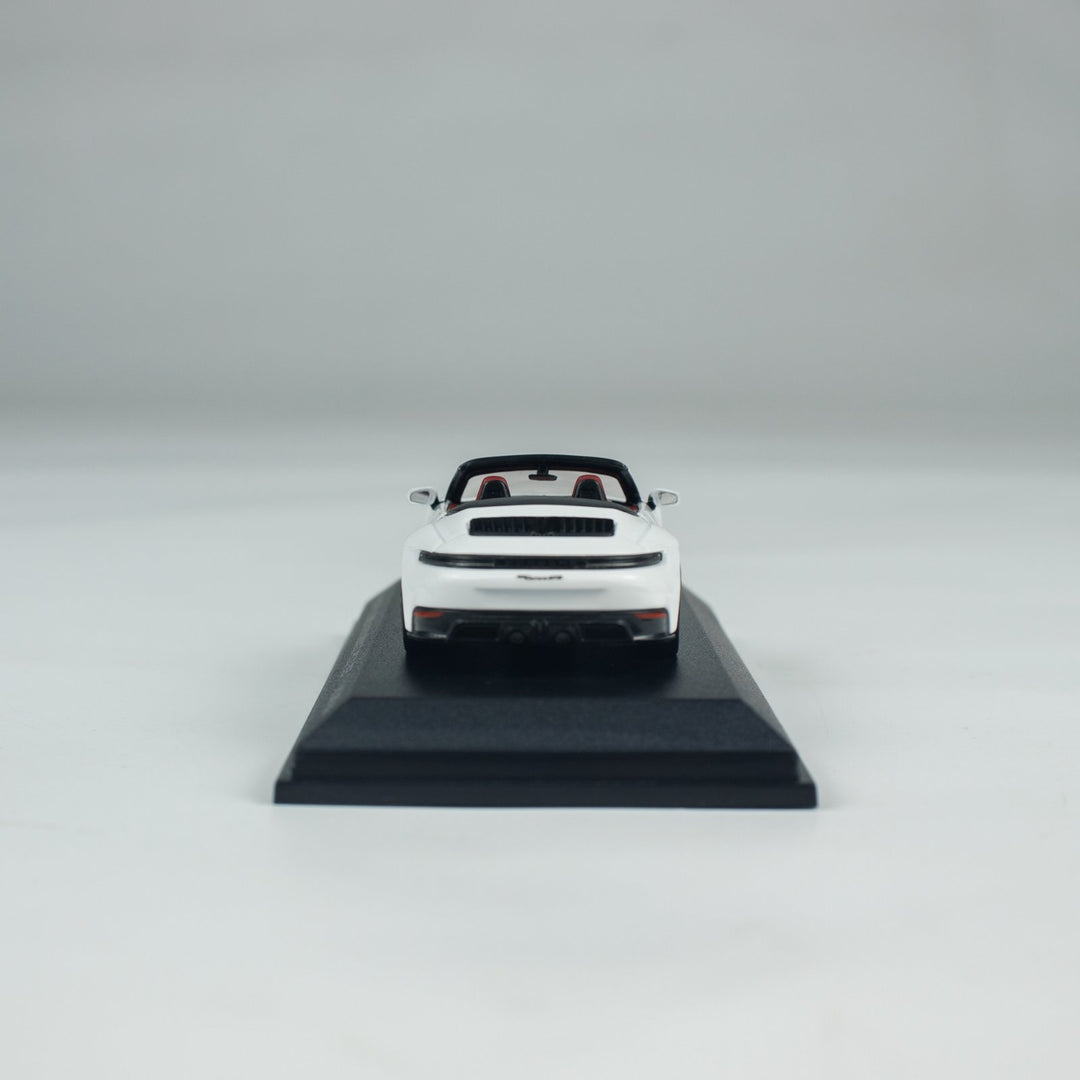 Minichamps 1:64 PORSCHE 911 (992.2) CARRERA GTS CABRIOLET CLDC WHITE 643064135