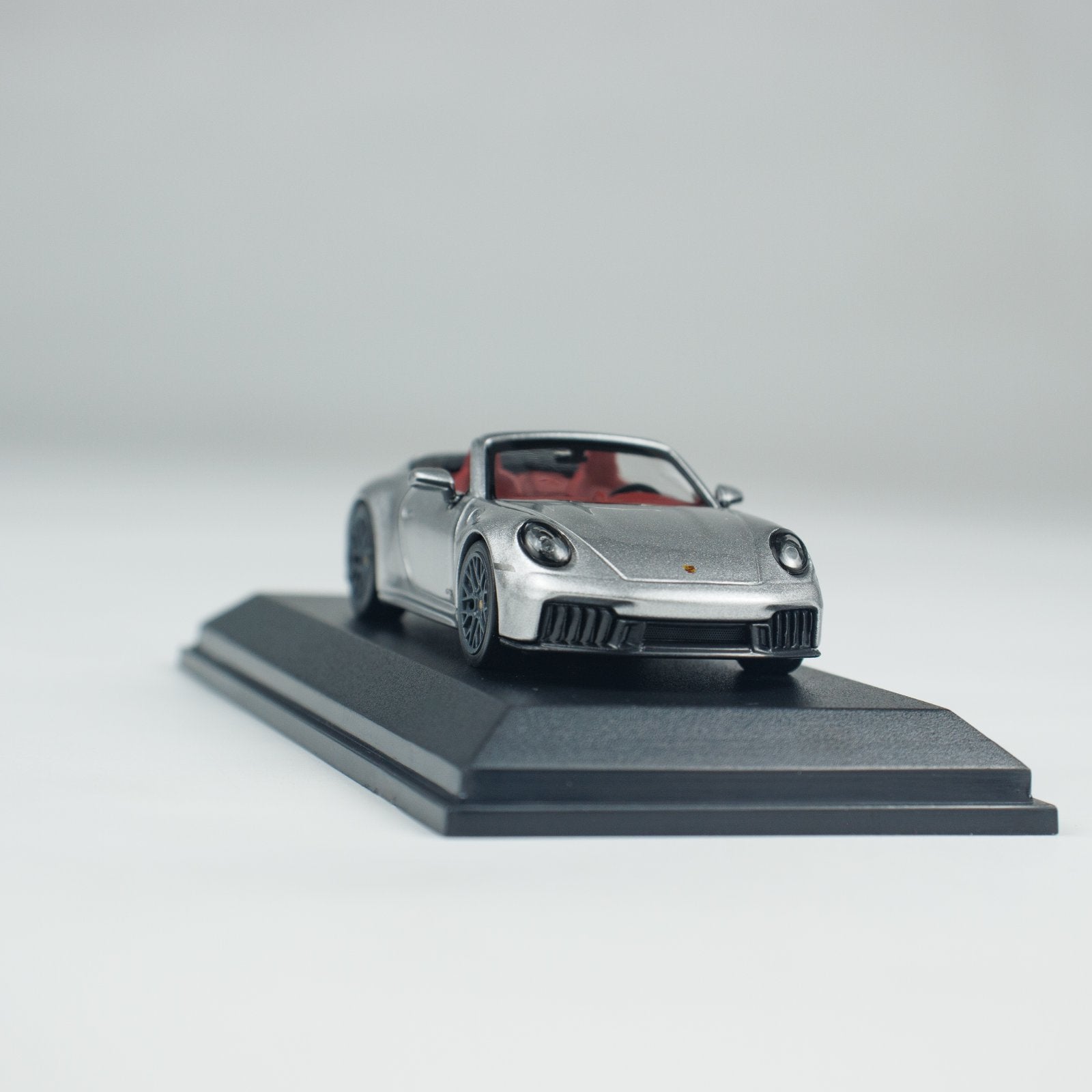 【希少1536台限定】MINICHAMPS  3-Series シルバー Minichamps 1:64 PORSCHE 911 (992.2) CARRERA GTS CABRIOLET CLDC