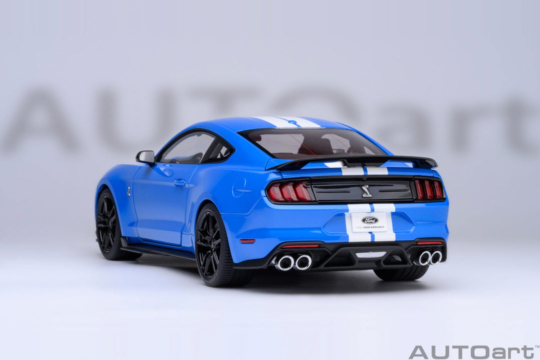 Miniature Ford Mustang cabriolet bleu avec caravane - francis miniatures Miniature Ford Mustang cabriolet bleu avec caravane - francis miniatures