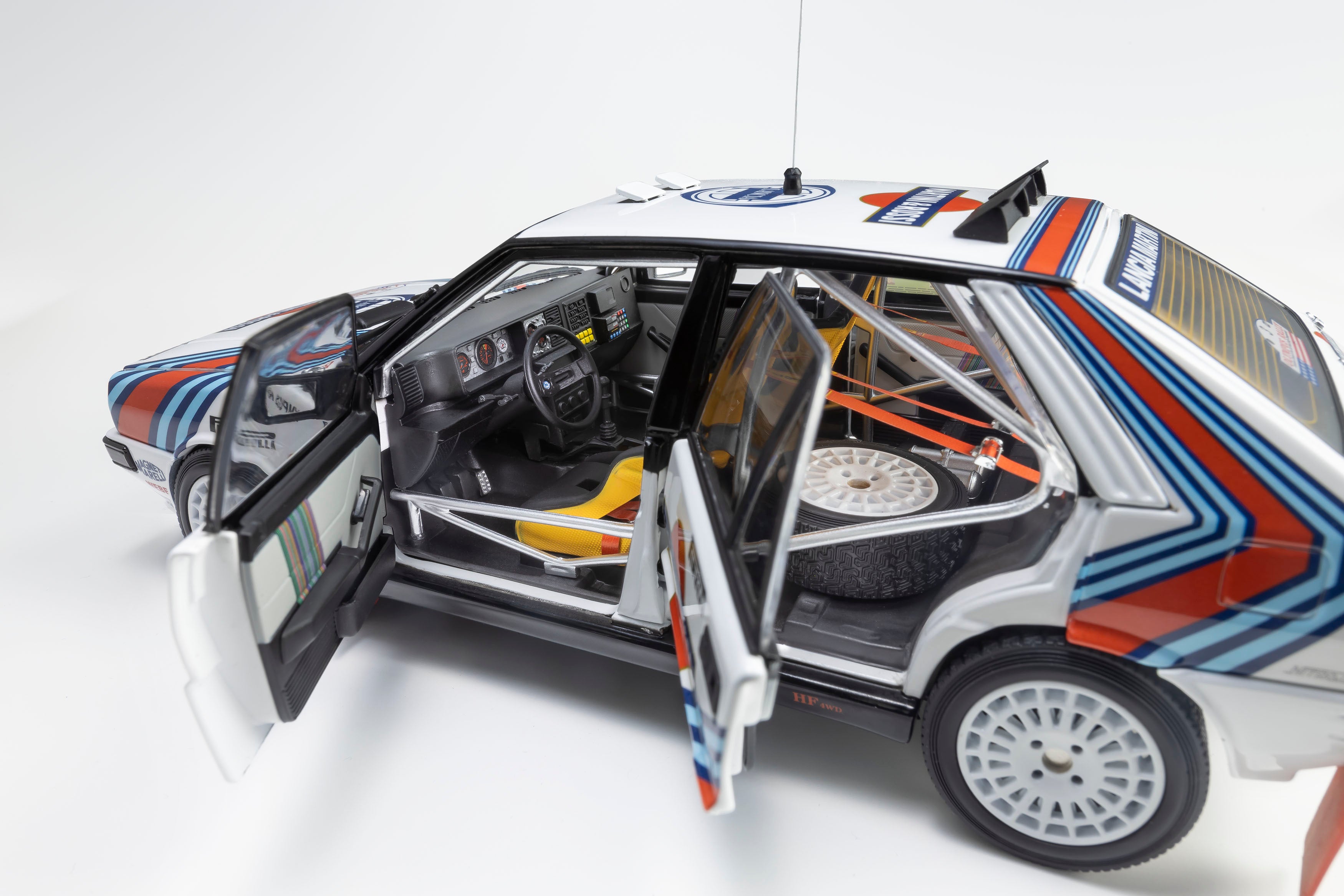 Kyosho 1:18 Lancia Delta HF 4WD 1987 Olympus Rally MARTINI ROSSI