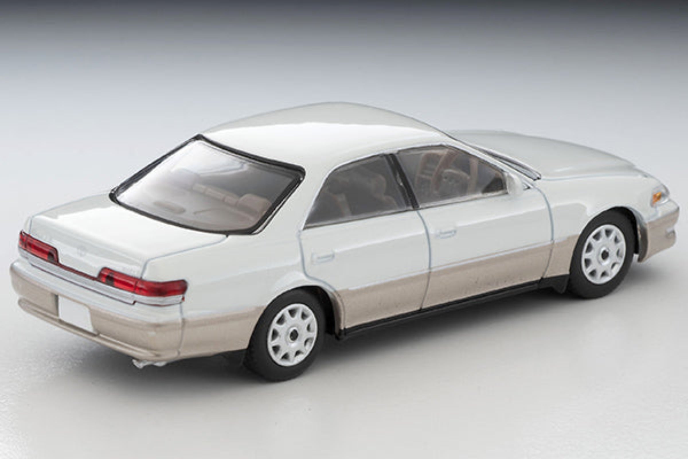 Tomytec TLVN 1:64 Toyota Mark II 2.5 Grande 1998 model (white/gold