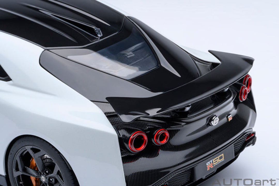 AUTOart 1:18 Nissan GT-R50 ITALDESIGN - Metallic White / Black 77511