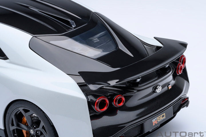 AUTOart 1:18 Nissan GT-R50 ITALDESIGN - Metallic White / Black 77511