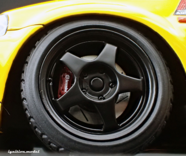 Ignition Model 1:18 INITIAL D Honda CIVIC (EK9) Type R Yellow *carbon bonnet