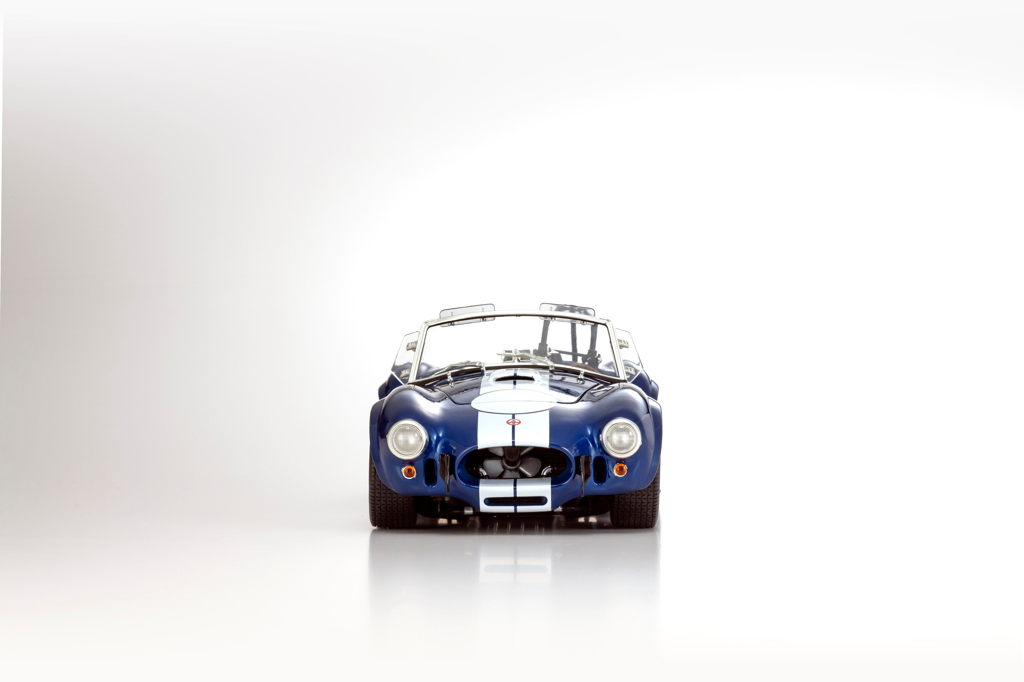 Preorder] Kyosho 1:18 Shelby Cobra 427S/C -Blue/White