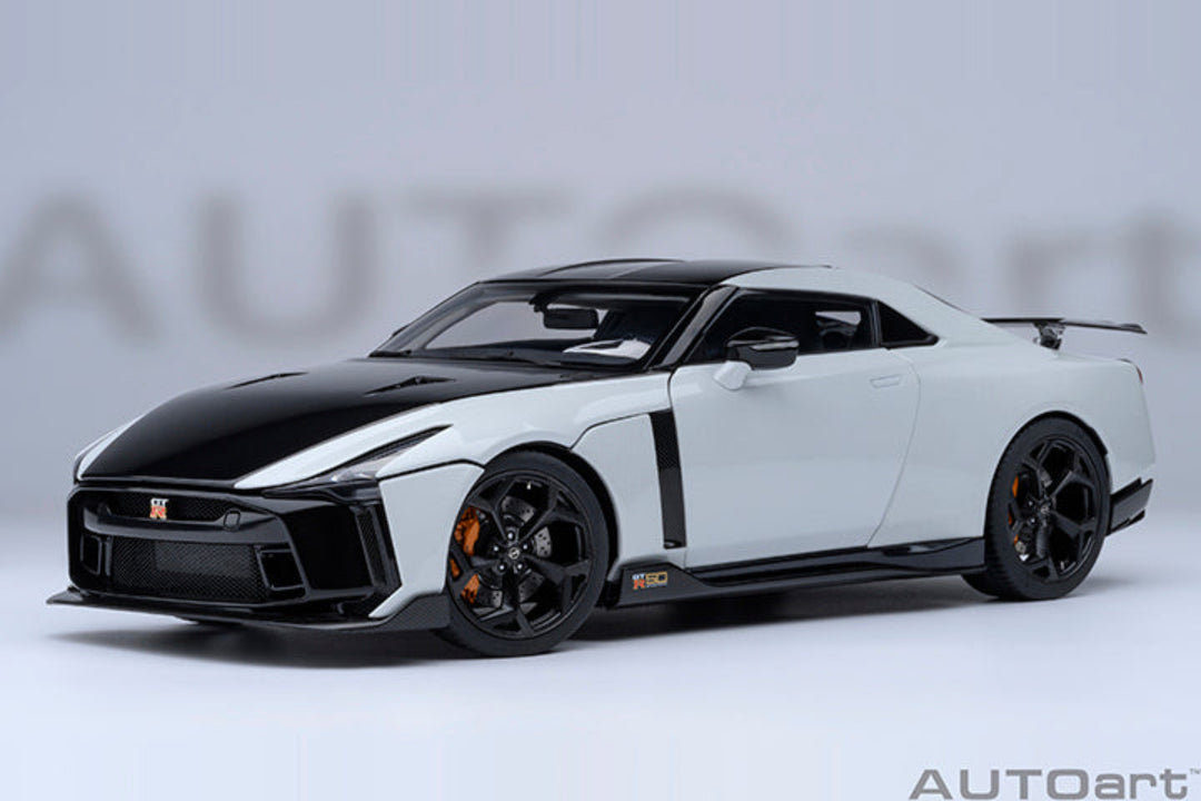 AUTOart 1:18 Nissan GT-R50 ITALDESIGN - Metallic White / Black 77511