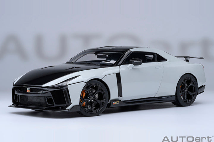 AUTOart 1:18 Nissan GT-R50 ITALDESIGN - Metallic White / Black 77511