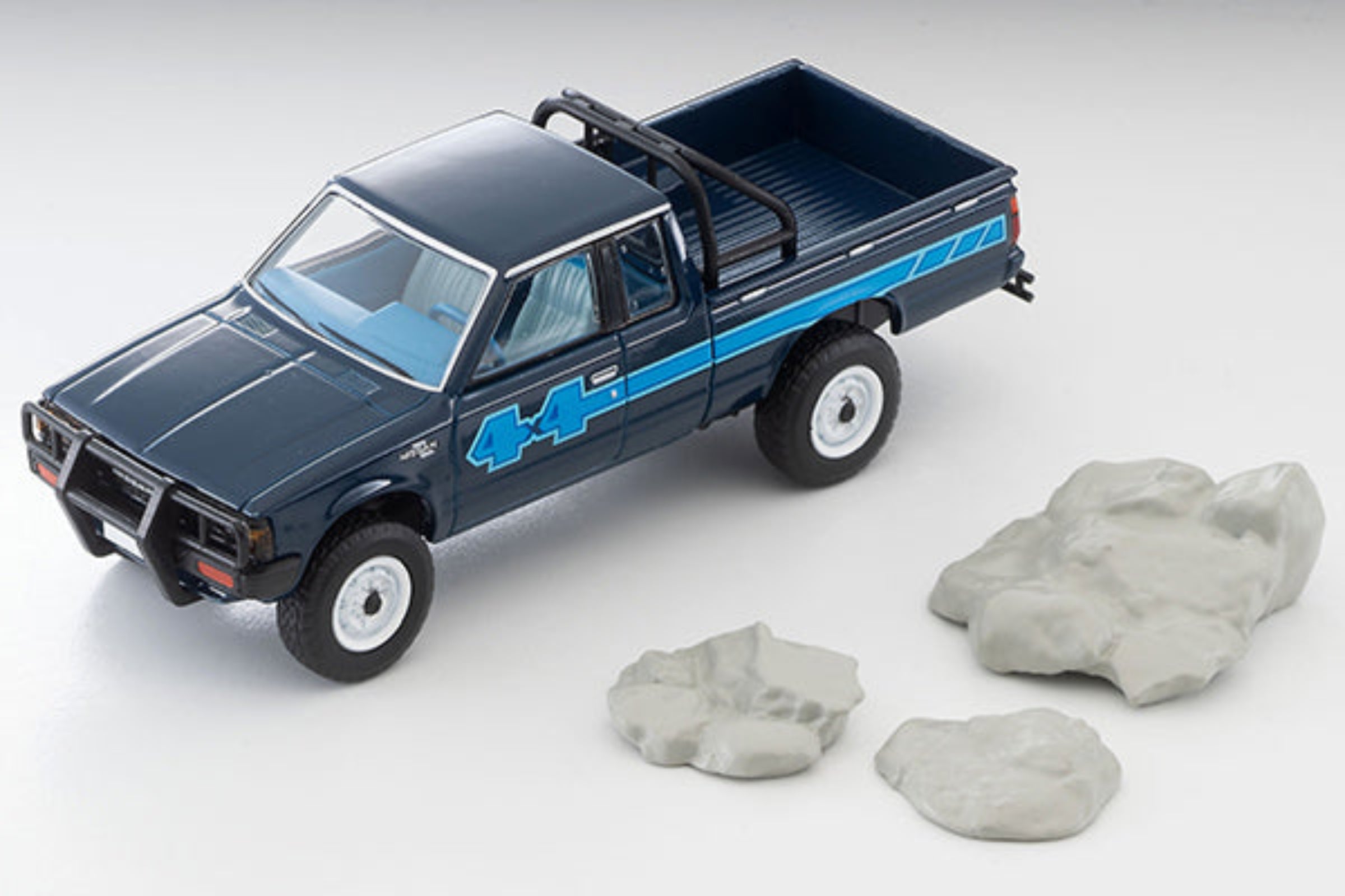 Tomytec TLVN 1:64 Nissan Truck 4X4 King Cab North American version