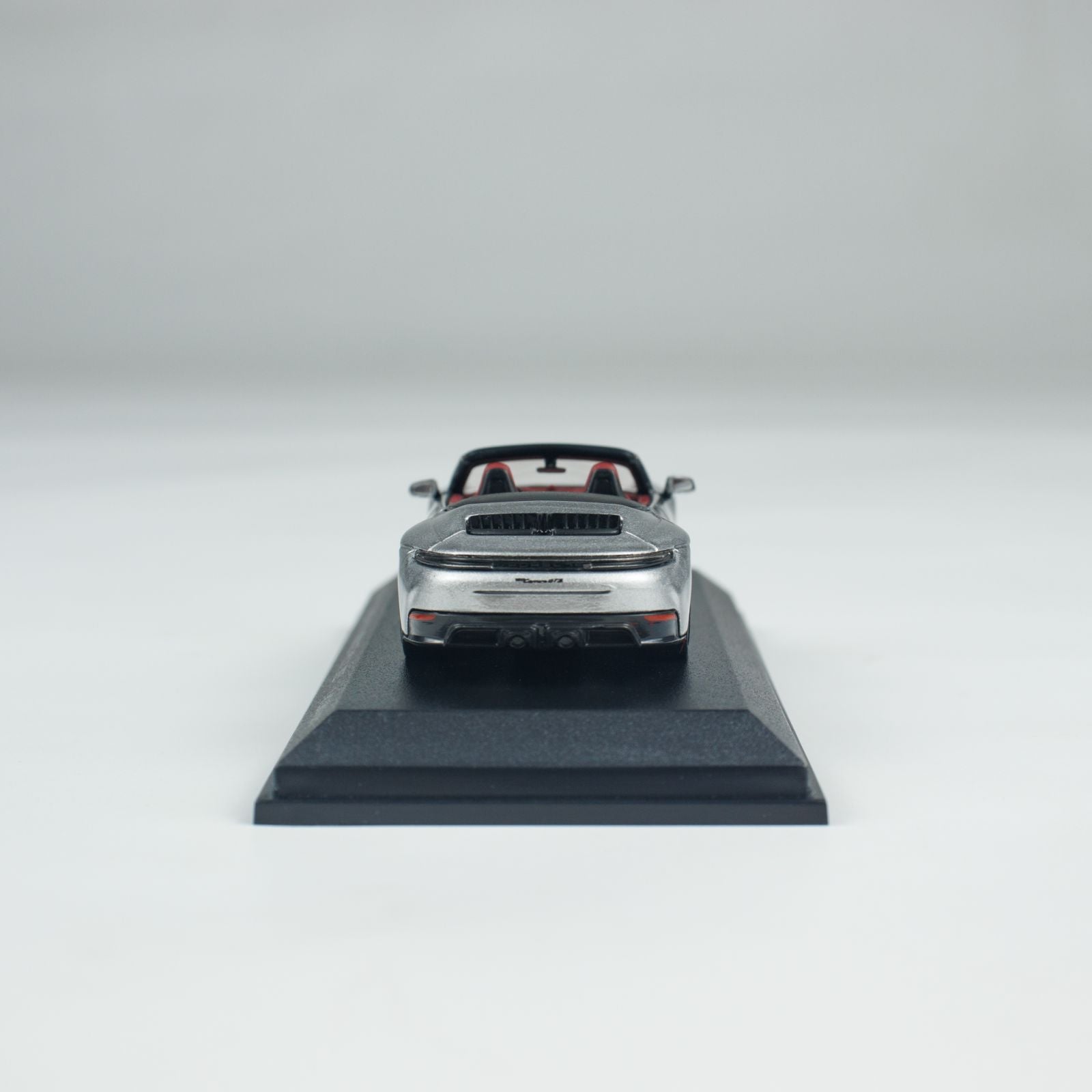 Minichamps 1:64 PORSCHE 911 (992.2) CARRERA GTS CABRIOLET CLDC