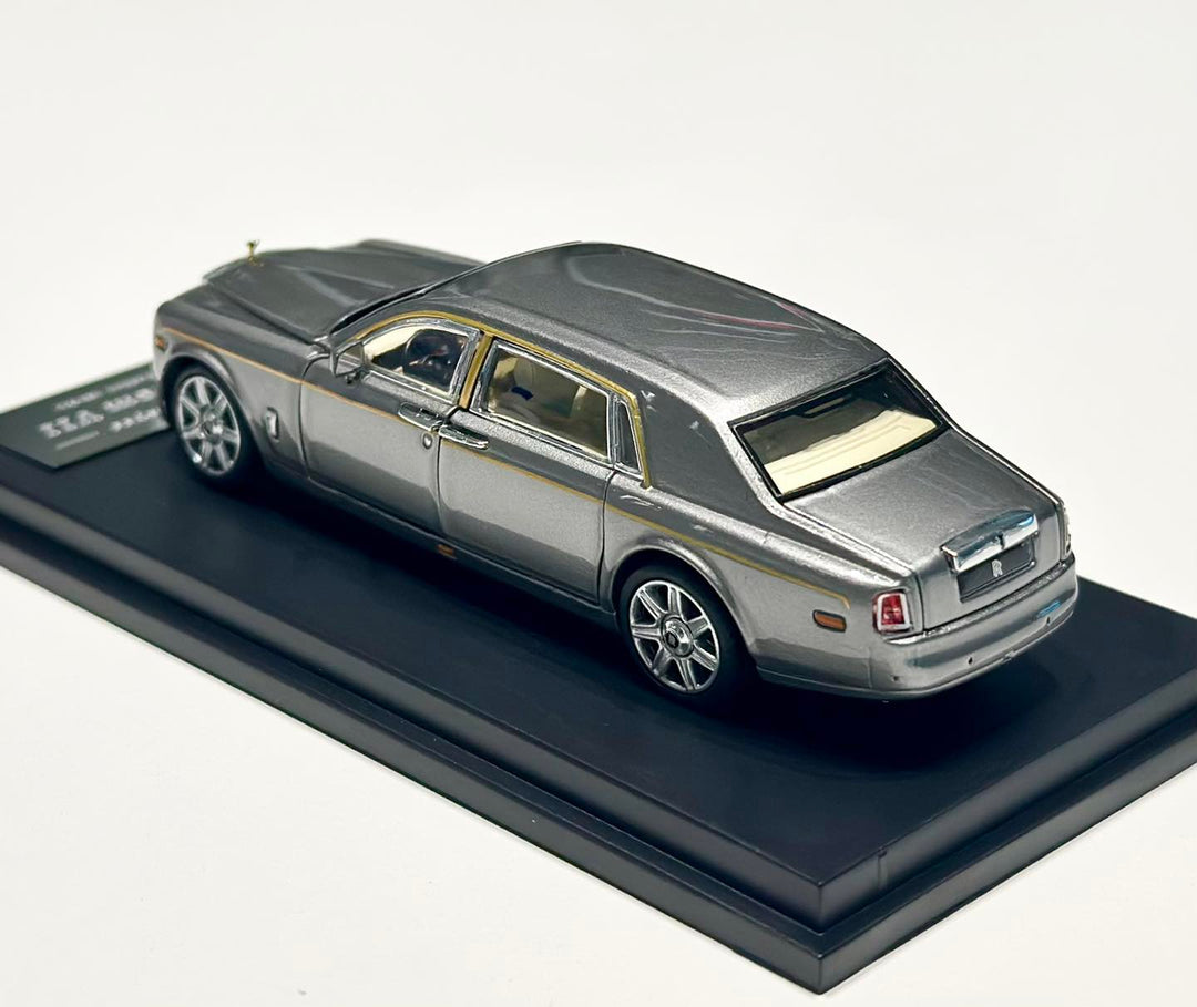 DCM 1:64 Rolls-Royce Phantom 7th Generation (3 Colours)
