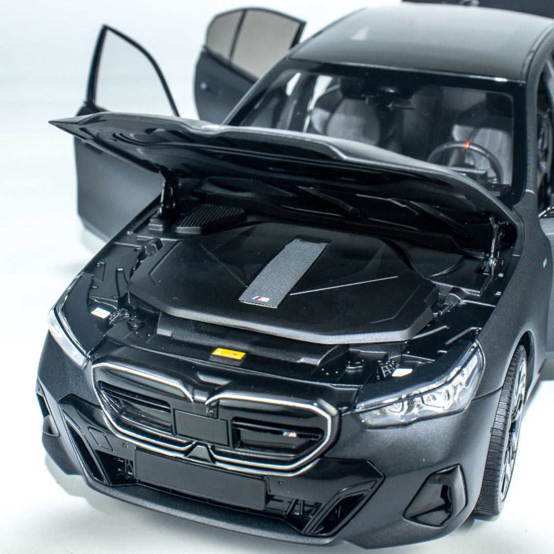 [Preorder] MINICHAMPS 1:18 BMW i5 - 2023 - Gray METALLIC 110023401