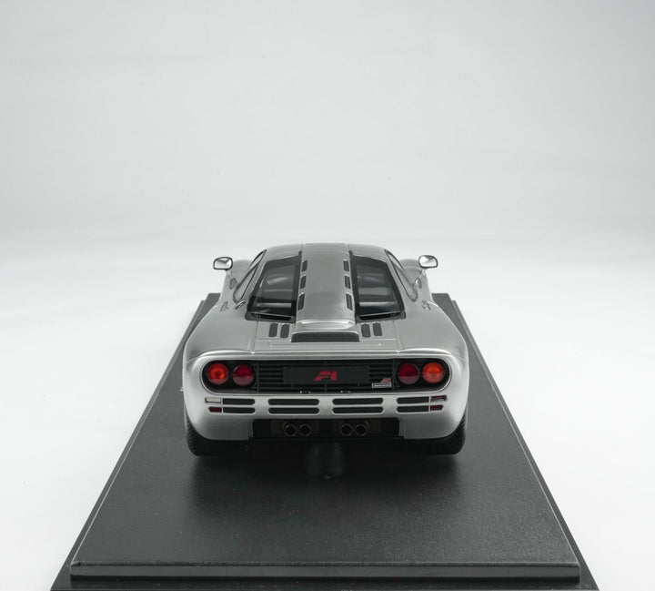 GT Spirit 1:18 McLaren F1 Silver with Acrylic Case CLDC045