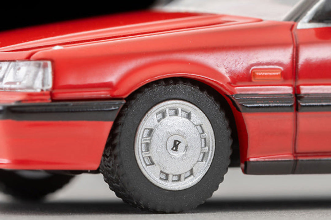 [Preorder] Tomytec TLVN 1:64 Nissan Skyline 4-door HT 1800 Passage (red) 1987 LV-N352a
