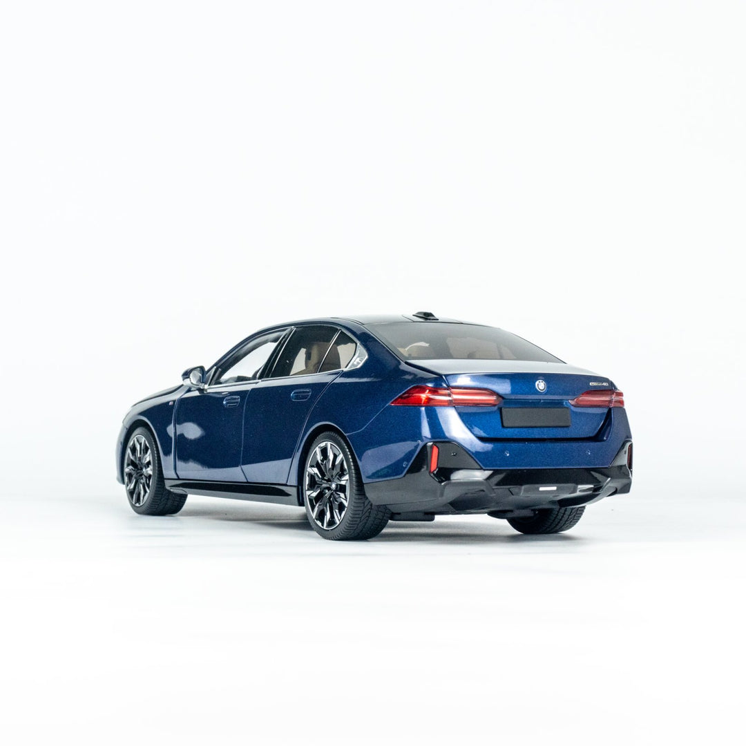 [Preorder] MINICHAMPS 1:18 BMW i5 - 2023 - BLUE METALLIC 110023400