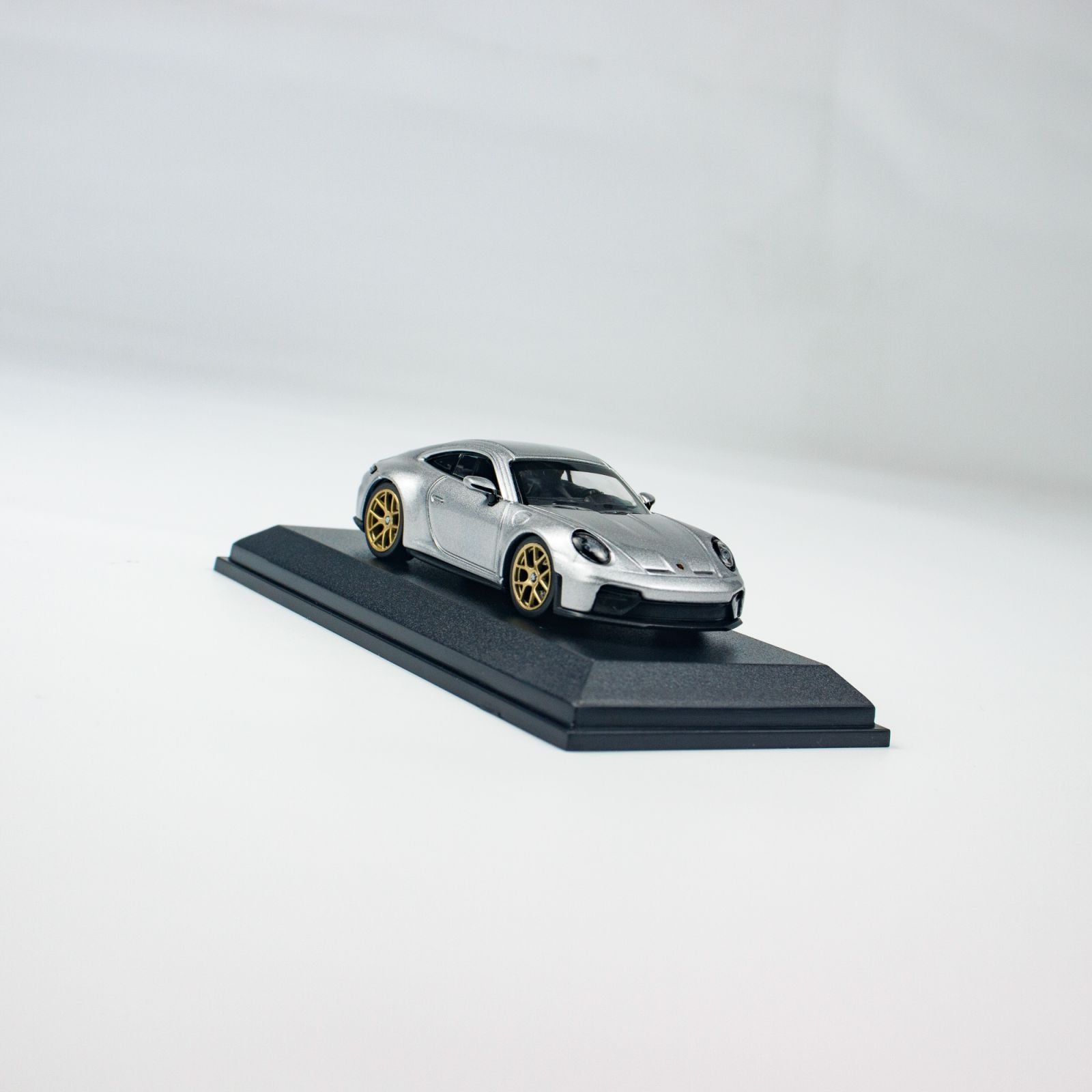 Minichamps 1:64 PORSCHE 911 (992.2) GT3 TOURING - 2025 - SILVER