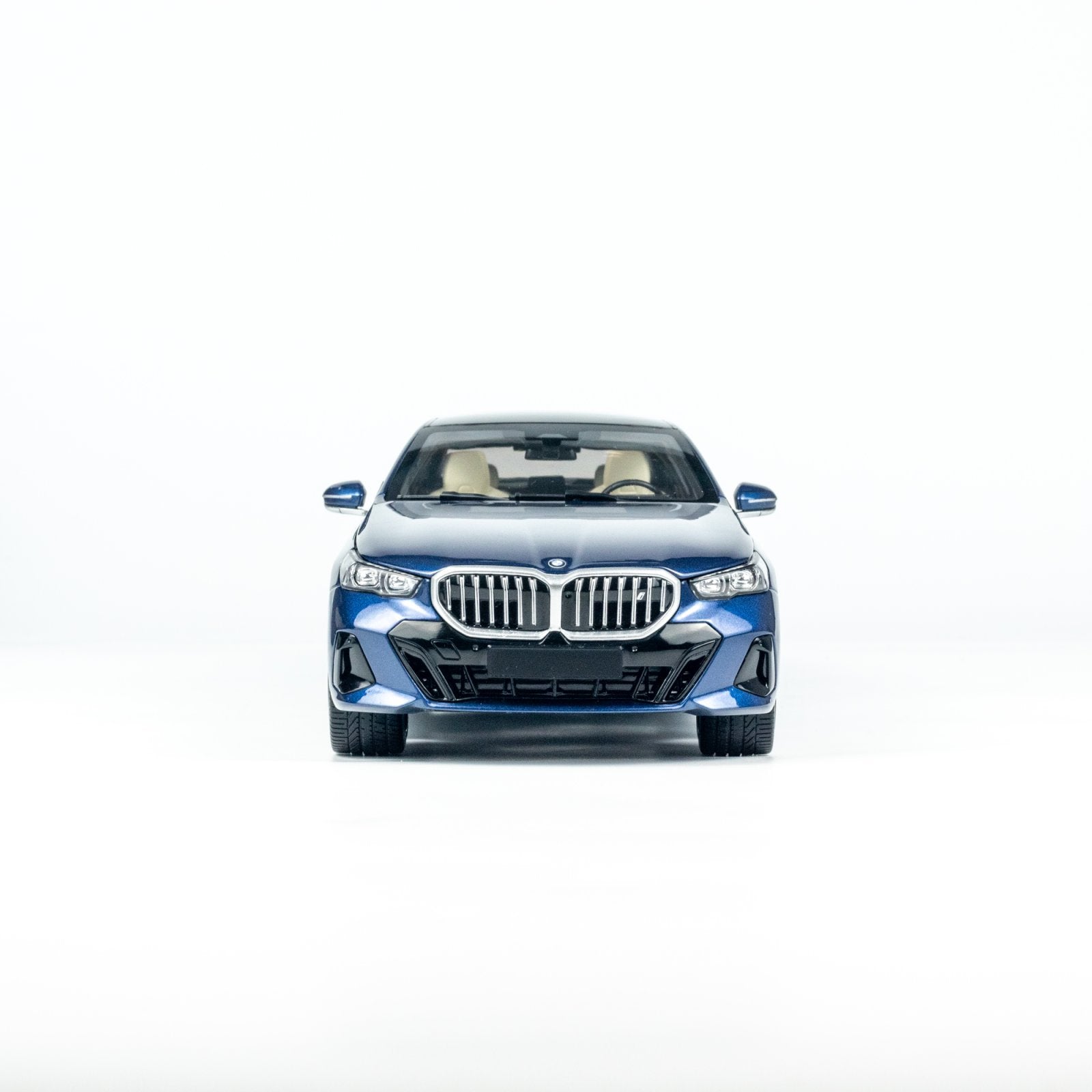 MINICHAMPS 1:18 BMW i5 - 2023 - BLUE METALLIC 110023400 – Horizon