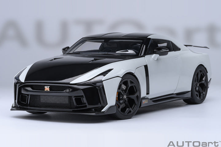 AUTOart 1:18 Nissan GT-R50 ITALDESIGN - Metallic White / Black 77511