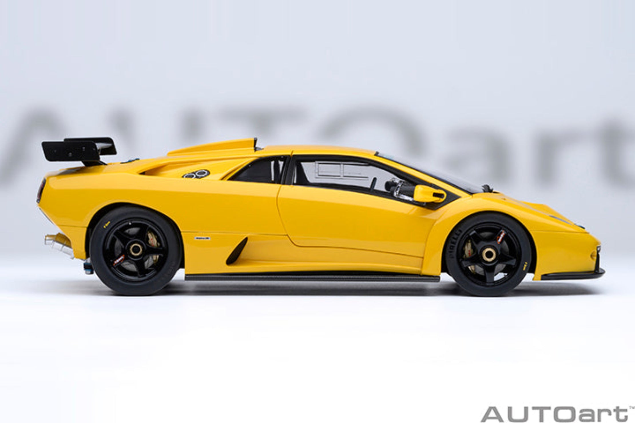 AUTOartランボルギーニ Diablo GTR 1:18 イエロー AUTOart 1:18 Lamborghini Diablo GT-R - Superfly Yellow 79138