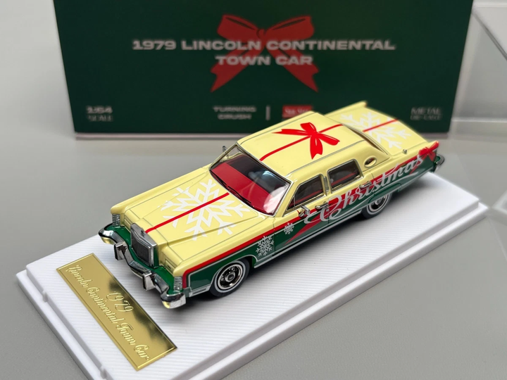 Turning Crush 1:64 1979 Lincoln Continental Town Car Christmas themed limited edition