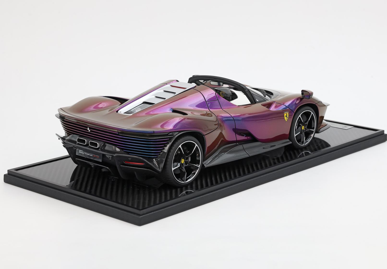 BBR 1:12 Ferrari Daytona SP3 Chamaleon matt white interios Open