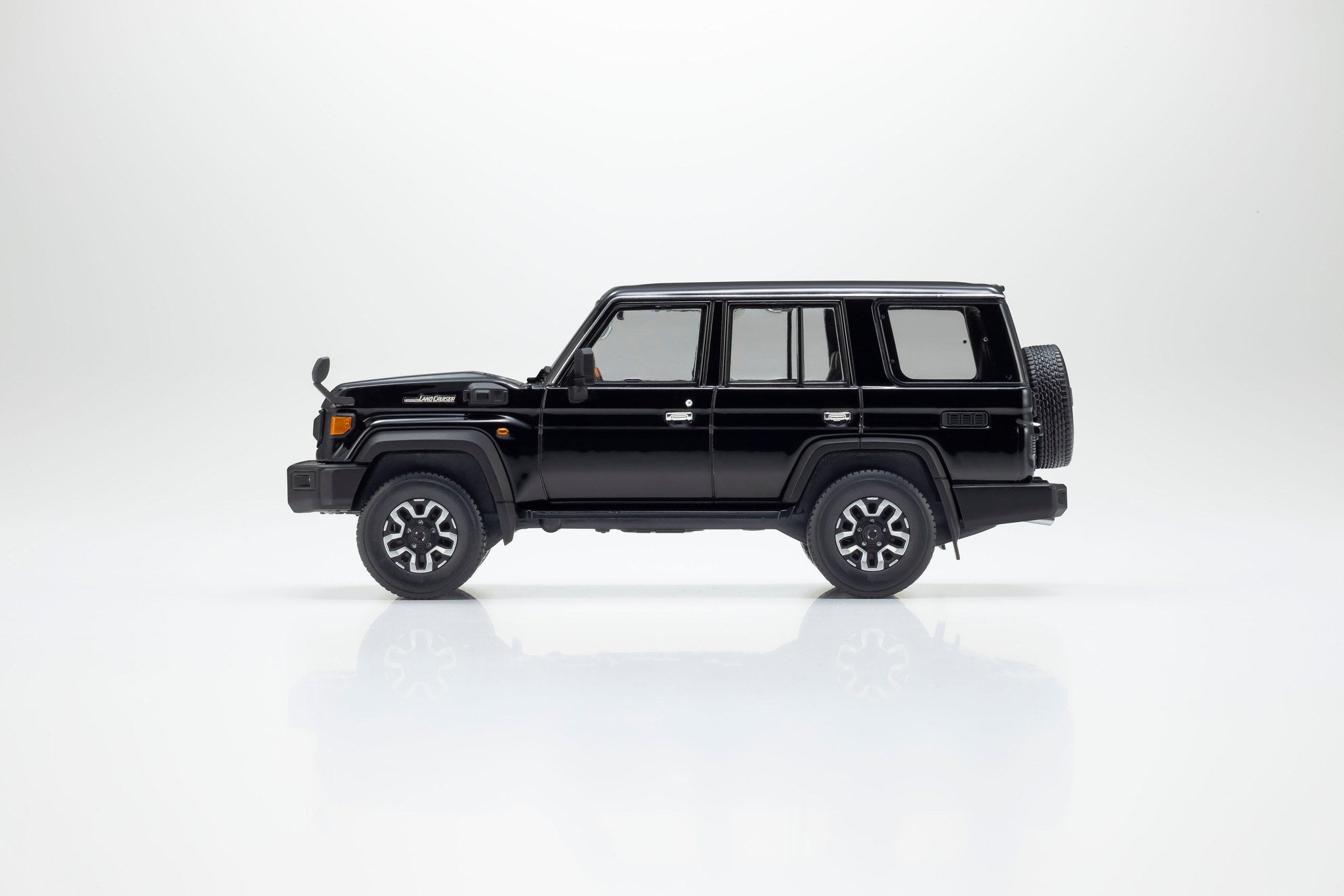 Kyosho 1:43 Toyota Land Cruiser 70 4(3 Colours) 03928BE/03928W