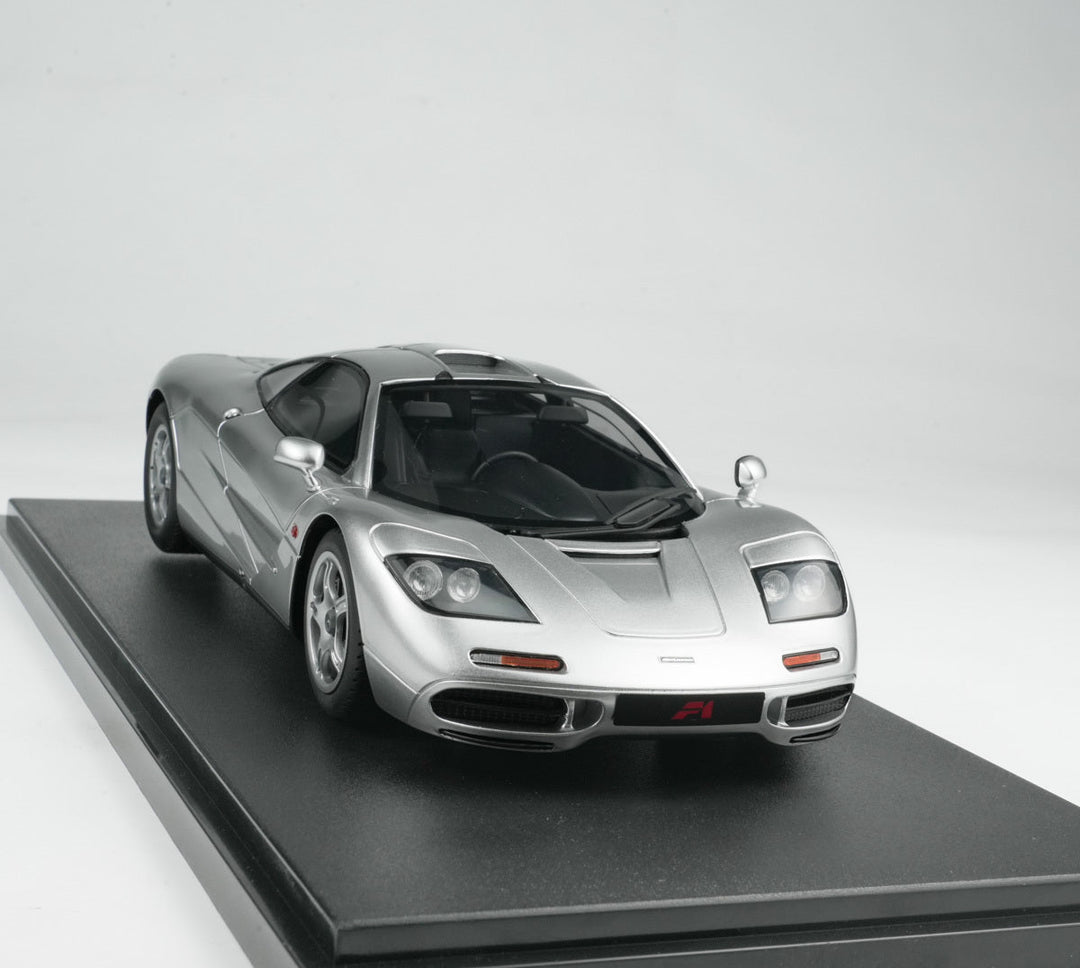 GT Spirit 1:18 McLaren F1 Silver with Acrylic Case CLDC045