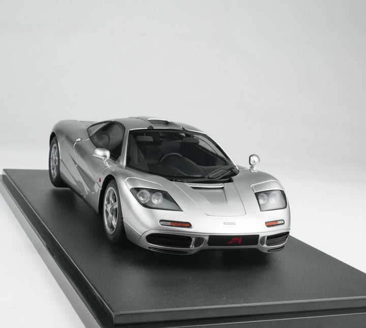 GT Spirit 1:18 McLaren F1 Silver with Acrylic Case CLDC045