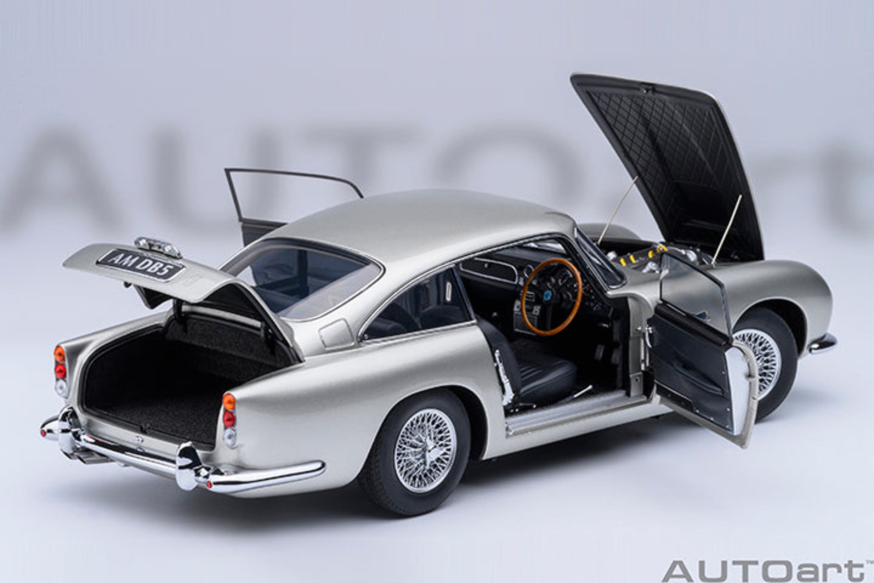 AUTOart 1:18 Aston Martin DB5 - Birch Silver 70287 – Horizon Diecast