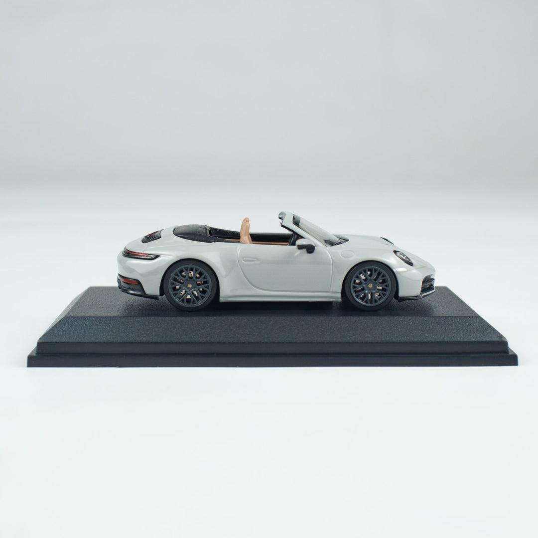 [Preorder] Minichamps 1:64 PORSCHE 911(992.2) CARRERA CABRIOLET CHALK CLDC 643064037