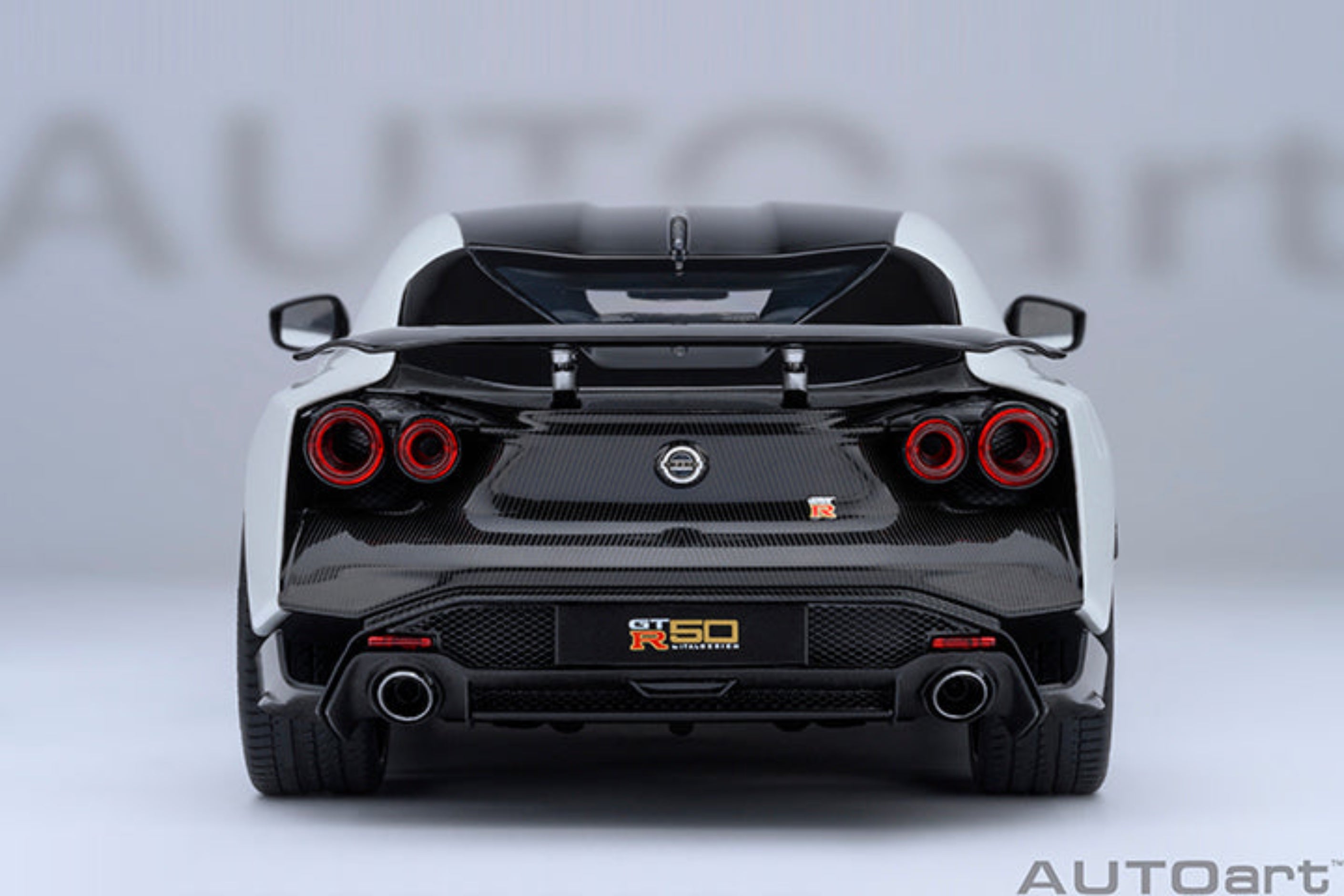 AUTOart 1:18 Nissan GT-R50 ITALDESIGN - Metallic White / Black