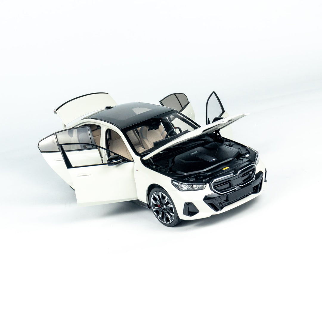 [Preorder] MINICHAMPS 1:18 BMW i5 - 2023 - WHITE METALLIC 110023402