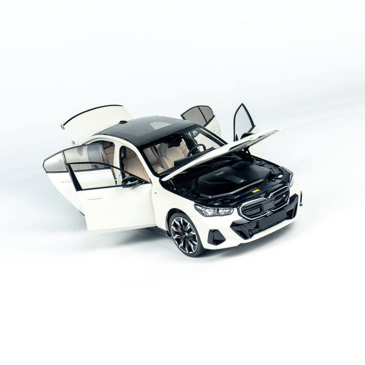 [Preorder] MINICHAMPS 1:18 BMW i5 - 2023 - WHITE METALLIC 110023402