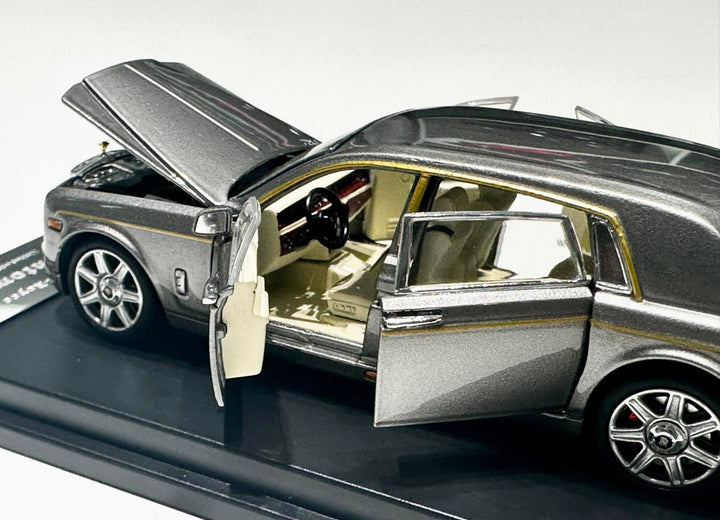DCM 1:64 Rolls-Royce Phantom 7th Generation (3 Colours)