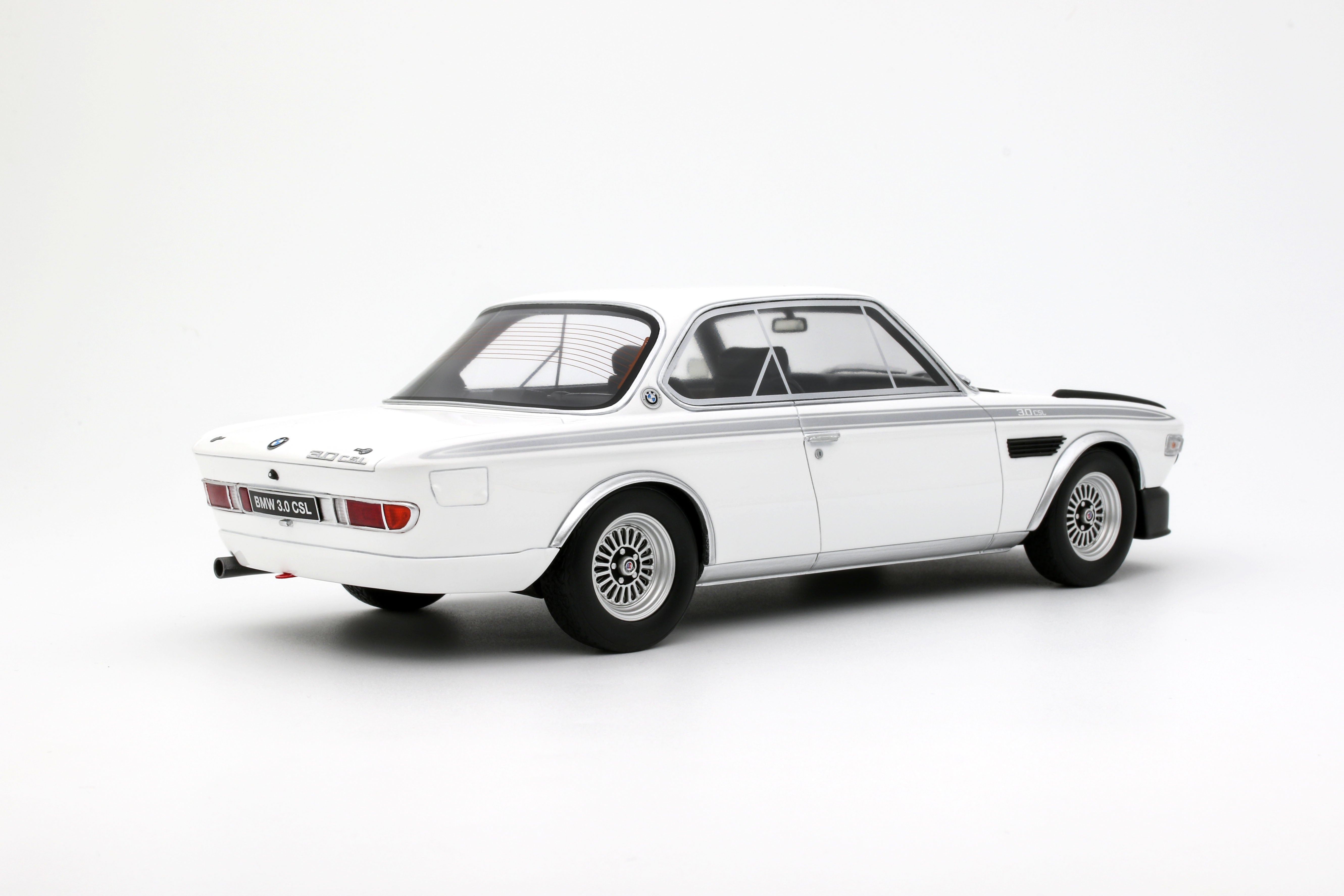 Preorder] OttO 1:18 BMW 3.0 CSL CHAMONIX WHITE 1972 OT1145