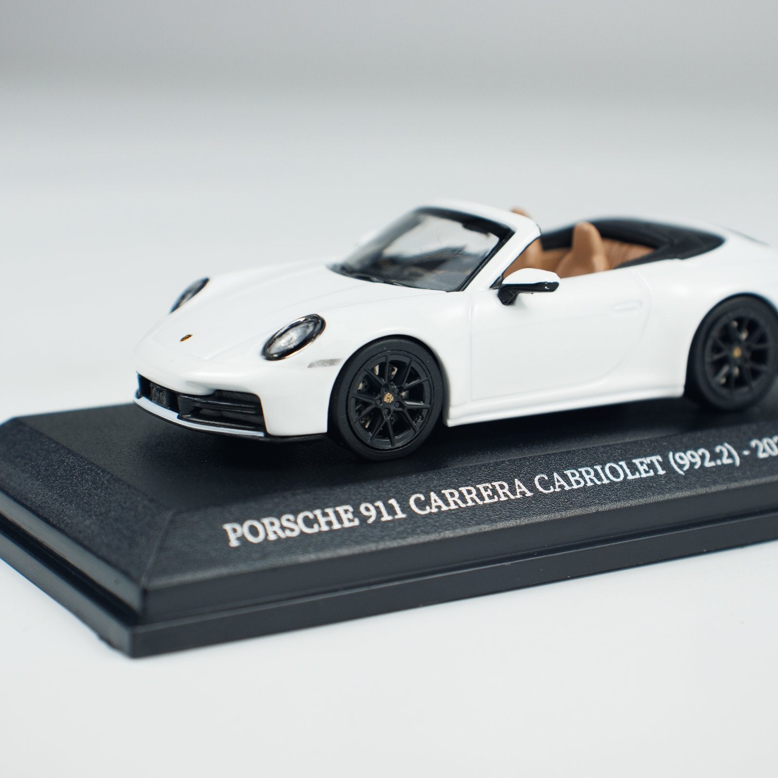 Minichamps 1:64 PORSCHE 911 (992.2) CARRERA CABRIOLET CLDC