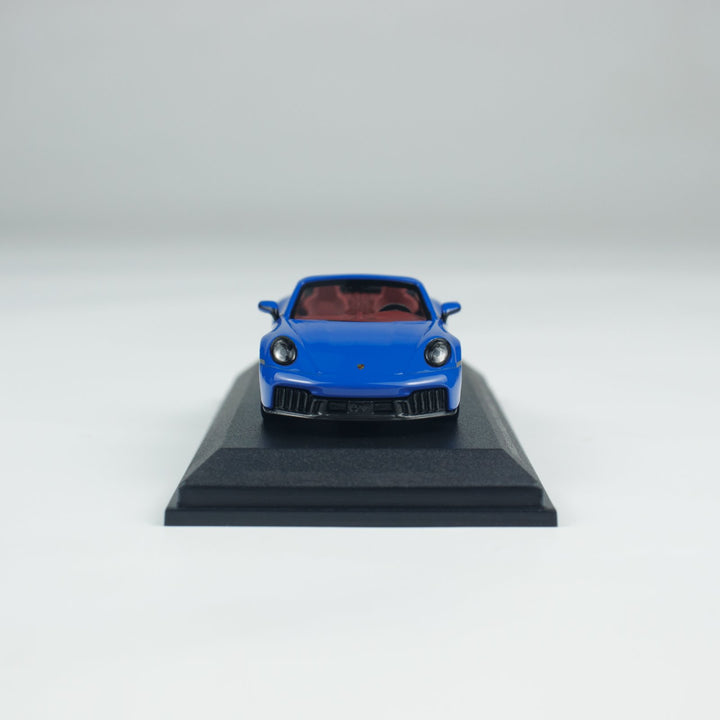 Minichamps 1:64 PORSCHE 911 (992.2) CARRERA GTS CABRIOLET CLDC 643064137