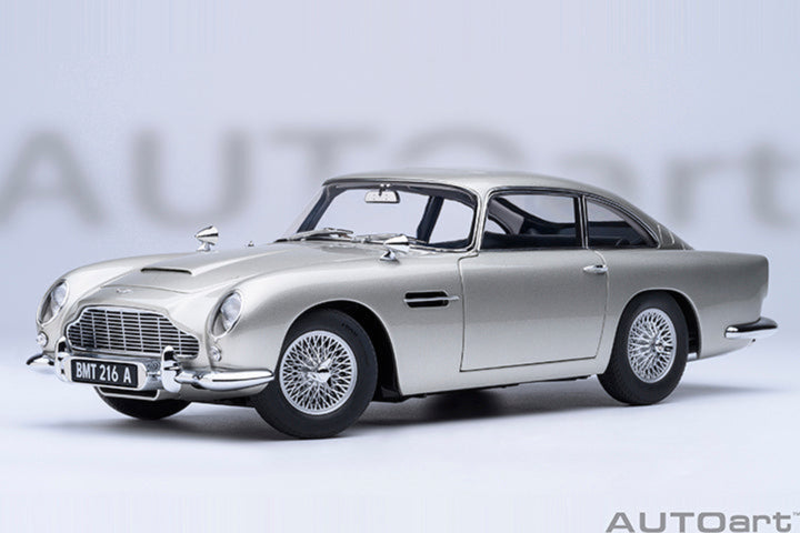 AUTOart 1:18 Aston Martin DB5 Goldfinger with Weapons 70296