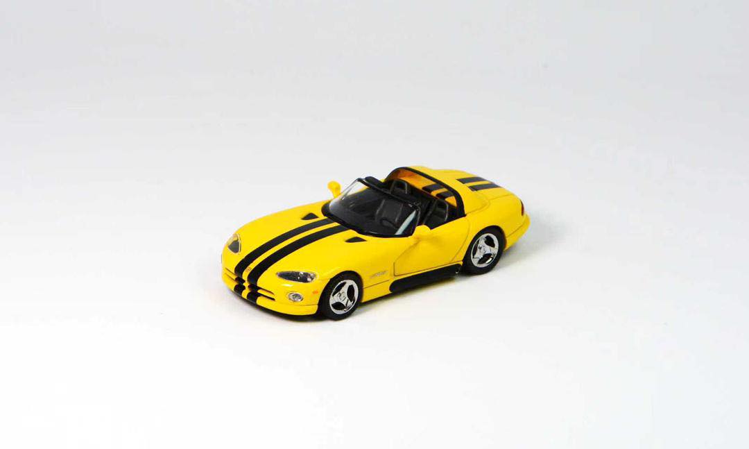 GFCC 1:64 1996 Dodge Viper Roadster (2 Colours)