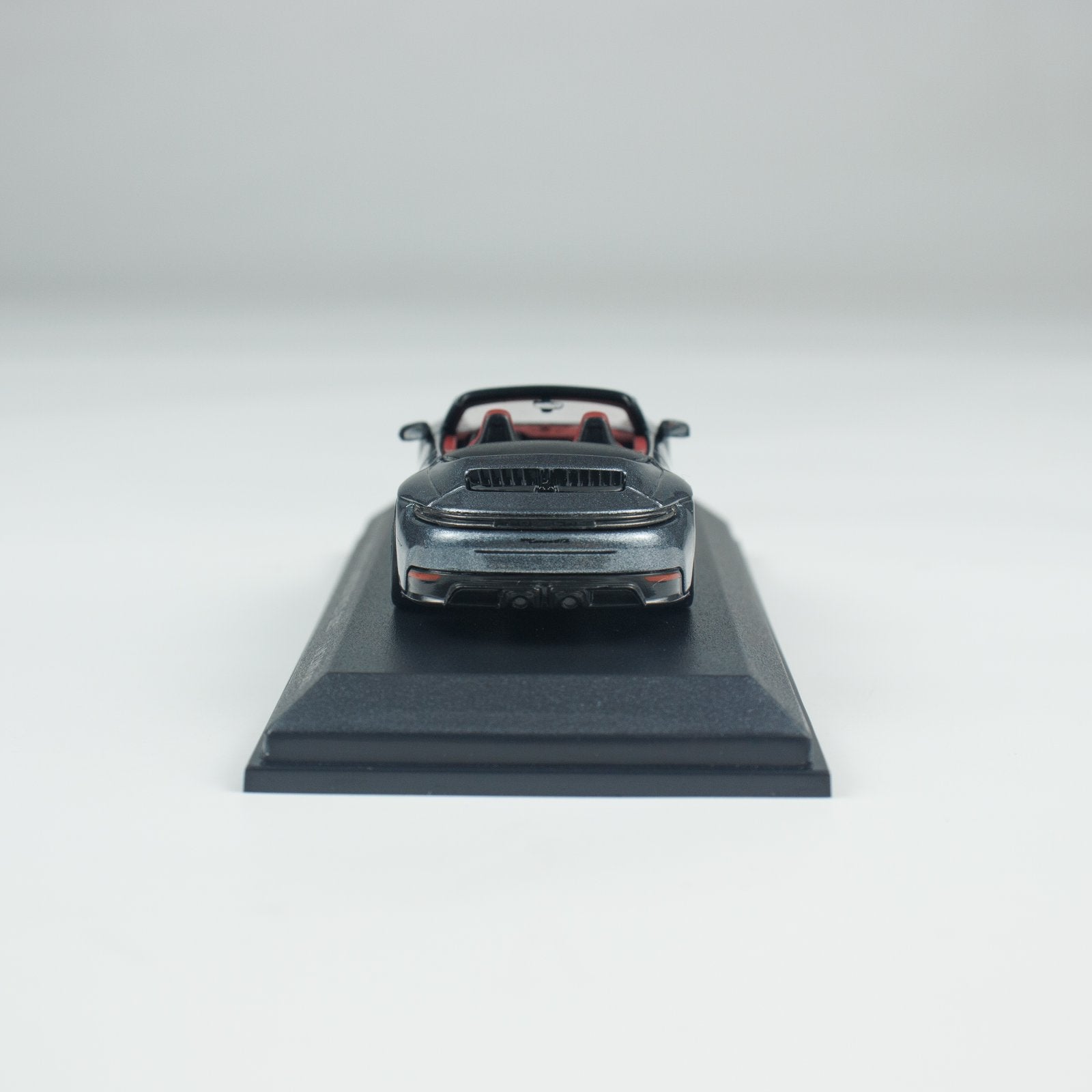 Minichamps 1:64 PORSCHE 911 (992.2) CARRERA GTS CABRIOLET CLDC