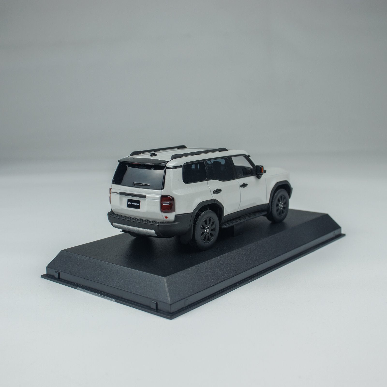 Kyosho 1:43 Toyota Land Cruiser 250 ZX First Edition KS03927PW1