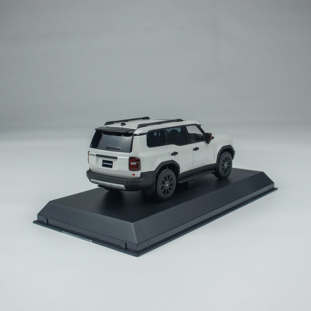 [Online Only] Kyosho 1:43 Toyota Land Cruiser 250 ZX First Edition KS03927PW1