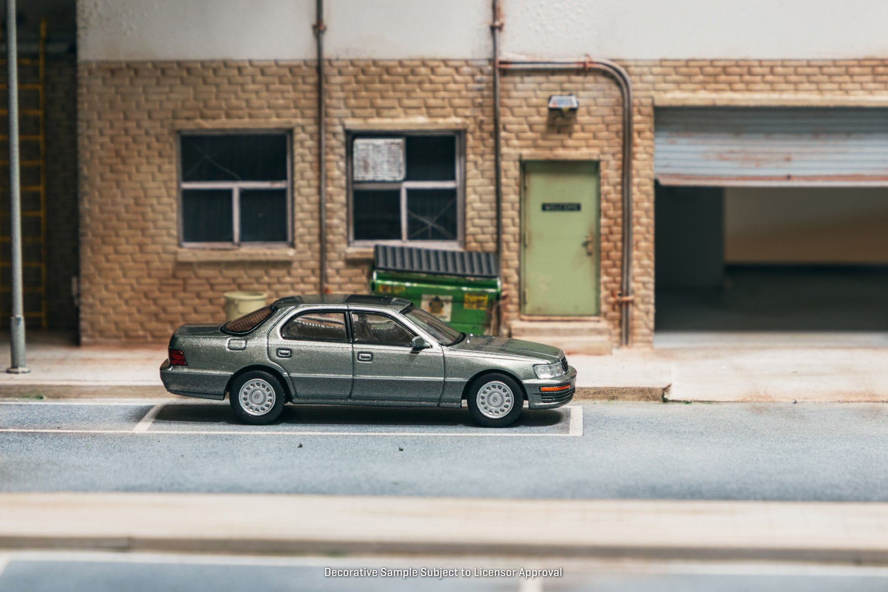 Tarmac Works 1:64 Lexus LS400 (UCF10) Flint Grey T64G-082-GY