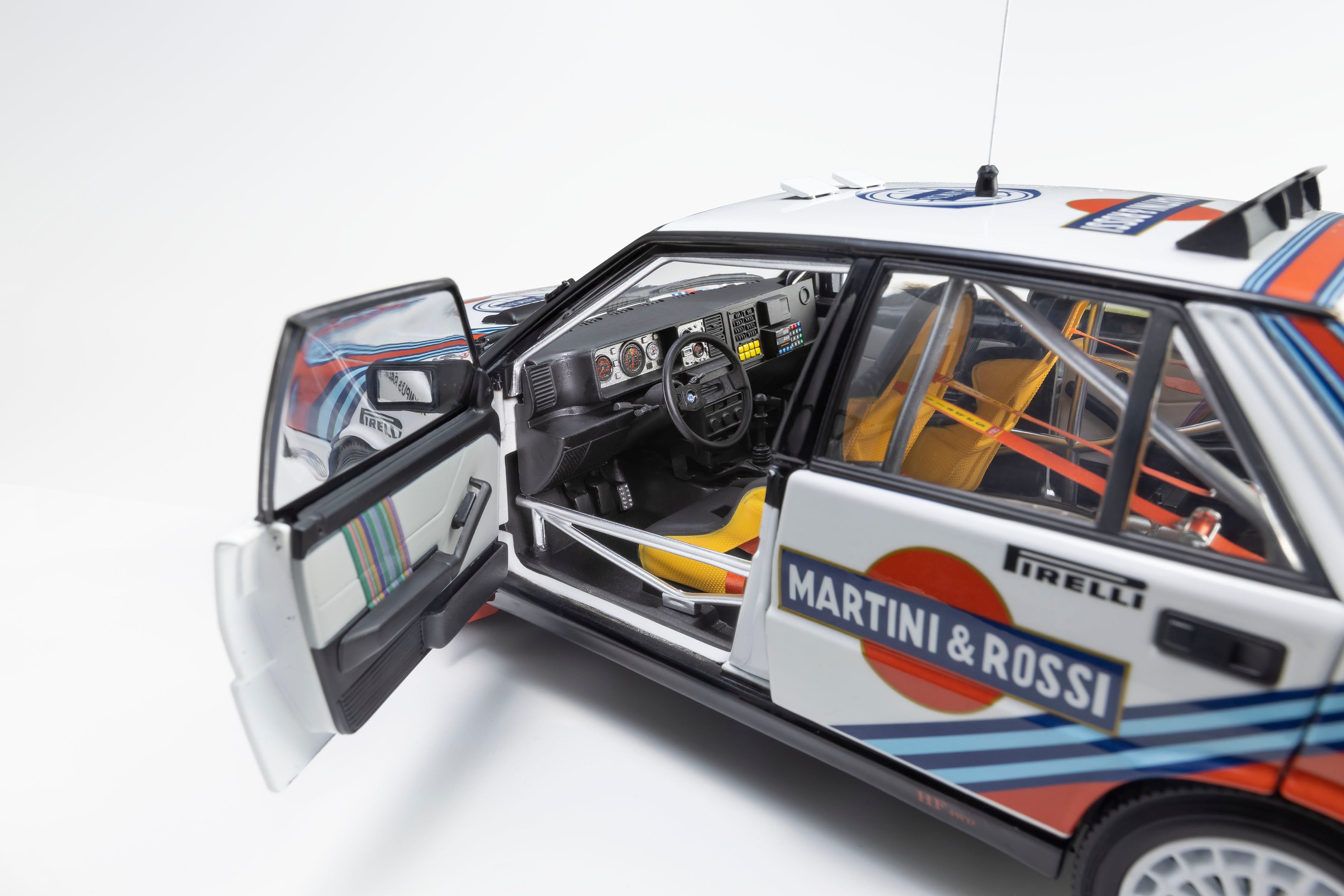 Kyosho 1:18 Lancia Delta HF 4WD 1987 Olympus Rally MARTINI ROSSI