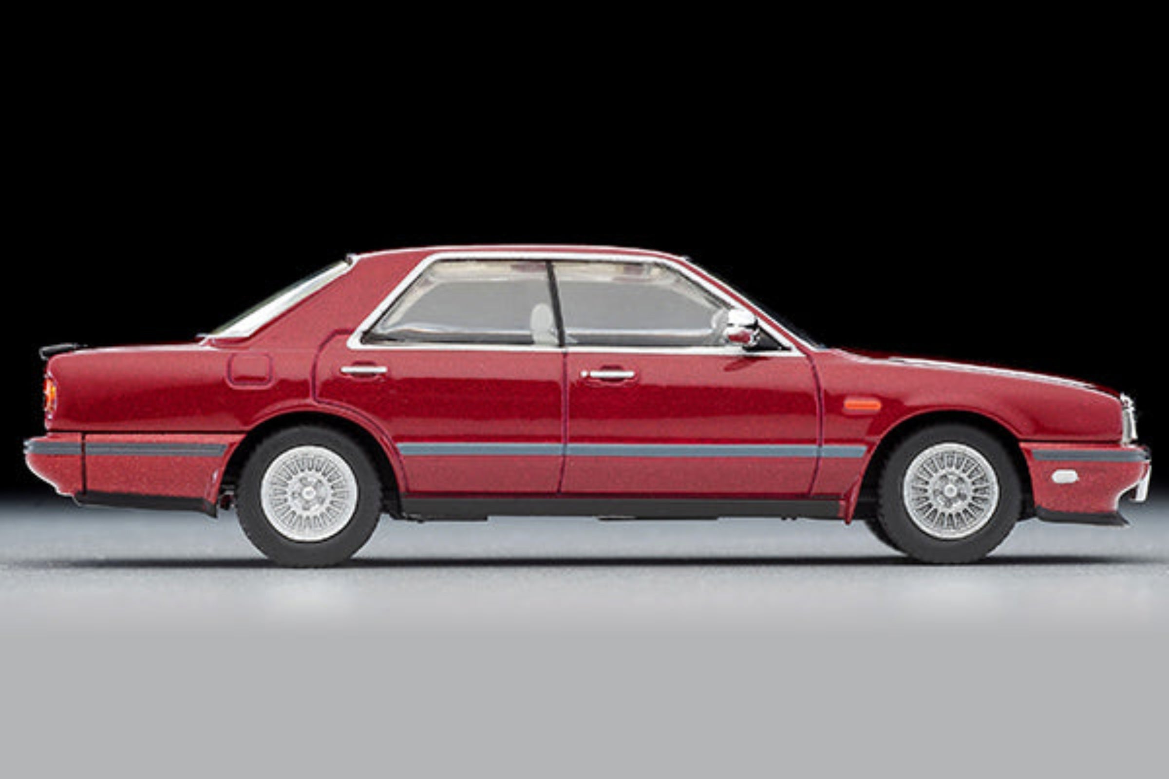 Tomytec TLVN 1:64 Nissan Gloria Cima TYPE-II S (red) 1990
