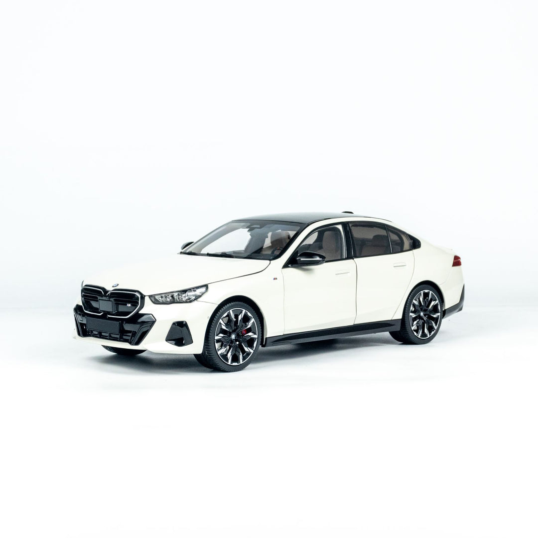 [Preorder] MINICHAMPS 1:18 BMW i5 - 2023 - WHITE METALLIC 110023402