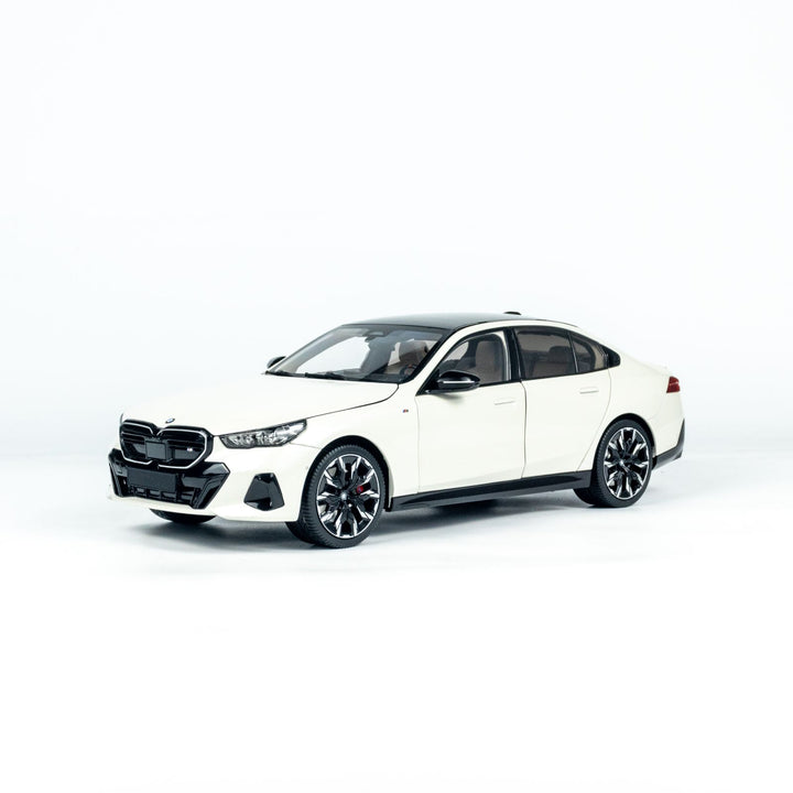 [Preorder] MINICHAMPS 1:18 BMW i5 - 2023 - WHITE METALLIC 110023402