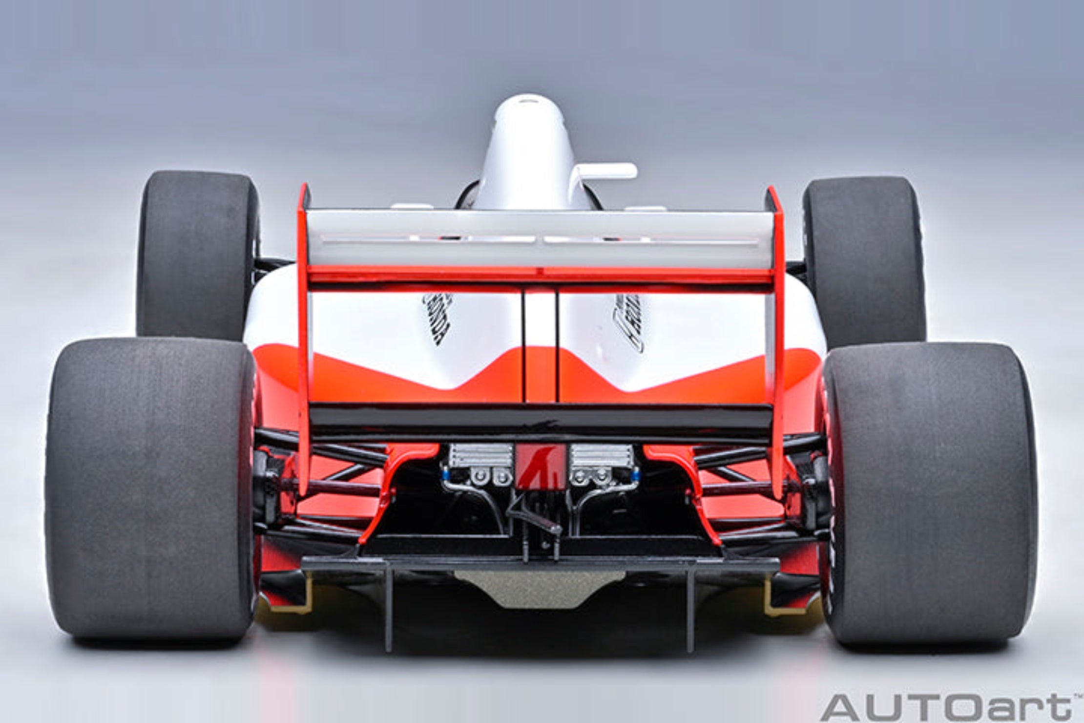 AUTOart 1:18 McLaren Honda MP4/6 1991 A. Senna #1 Without McLaren